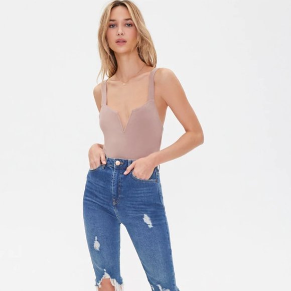 Sleeveless V-Wire Bodysuit - Picture 1 of 3